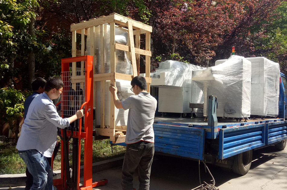 丹陽客戶SMT設(shè)備專車送貨，貨到上門安裝調(diào)試