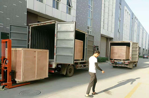 宜興客戶(hù)SMT設(shè)備專(zhuān)車(chē)送貨，貨到上門(mén)安裝調(diào)試