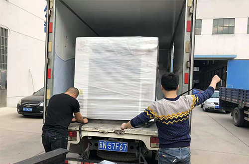 蘇州客戶SMT設備專車送貨，貨到上門安裝調試