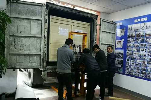 蚌埠客戶SMT設(shè)備專(zhuān)車(chē)送貨，貨到上門(mén)安裝調(diào)試