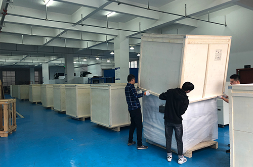 博維客戶二期訂單十四臺(tái)貼片機(jī)壯觀裝箱現(xiàn)場