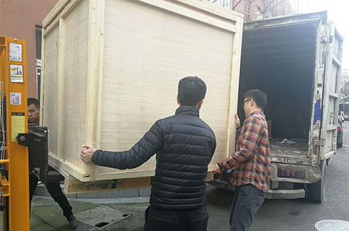 麗水客戶SMT設(shè)備專車送貨，貨到上門安裝調(diào)試