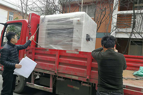 臺(tái)州客戶SMT設(shè)備專車送貨，貨到上門安裝調(diào)試