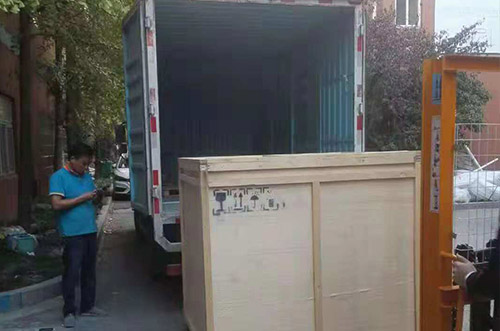 河南周口客戶SMT設(shè)備專車送貨，貨到上門安裝調(diào)